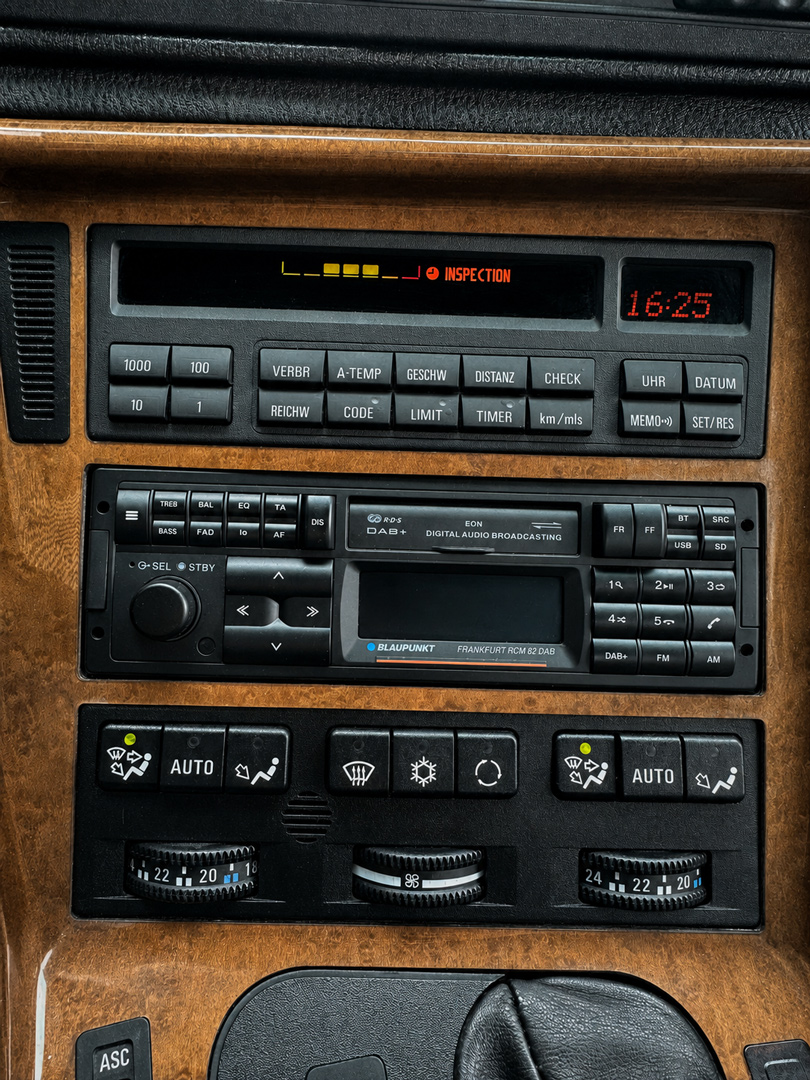 BMW E31 Edelholz, Klimabedienung und periodengerechtes Audio
