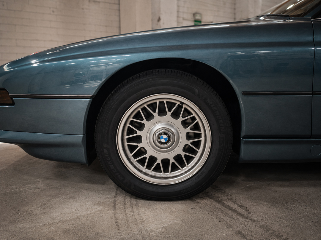 BMW E31 Style 8 Kreuzspeichenrad-Detail